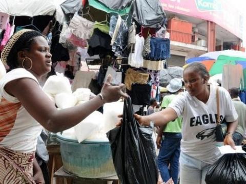 CARAVANE DE SENSIBILISATION : Les ménagères invités à se départir des sachets en plastique