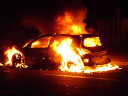 Incendie à Guédiawaye : 16 véhicules calcinés dans un garage