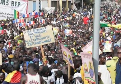 Mali : Des milliers de manifestants protestent contre les sanctions de la Cedeao