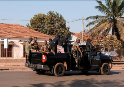 Bissau: Des tirs entendus, une radio ciblée