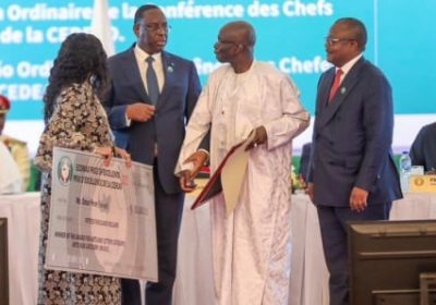 Prix d’excellence de la CEDEAO : Macky Sall félicite Omar Pène et fait un clin d’œil à Banna