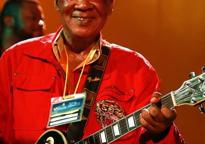 Kinshasa : la dépouille du guitariste congolais « Lokassa ya Mbongo » traîne à la morgue (une structure de défense des droits des artistes)