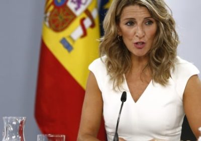 Scandale du baiser forcé : l’attitude du patron du foot espagnol « inacceptable » pour la vice-présidente du gouvernement