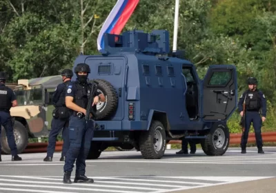 Au Kosovo, un monastère attaqué, un policier tué: situation chaotique au nord du pays