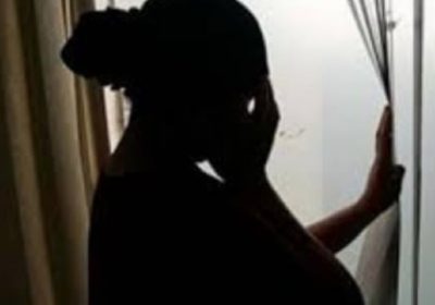 Un chanteur religieux filmait leurs ébats sexuels à l’insu de sa copine
