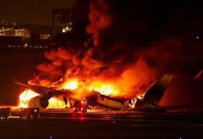 Tokyo : collision de deux avions sur le tarmac de l’aéroport