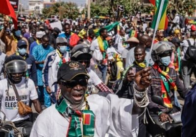 « Non au coup d’État constitutionnel », « Free Sénégal : des milliers de manifestants ont pu marcher dans le calme